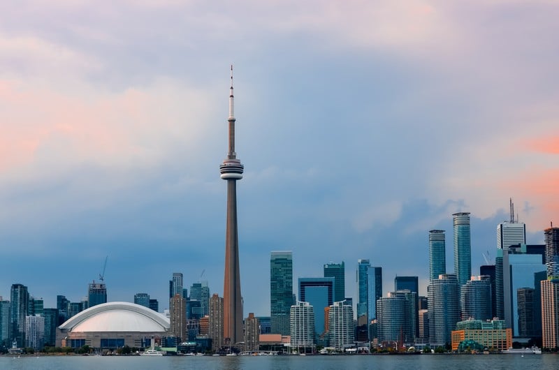 TORONTO ✈ TP. HỒ CHÍ MINH	(Ăn ba bữa)